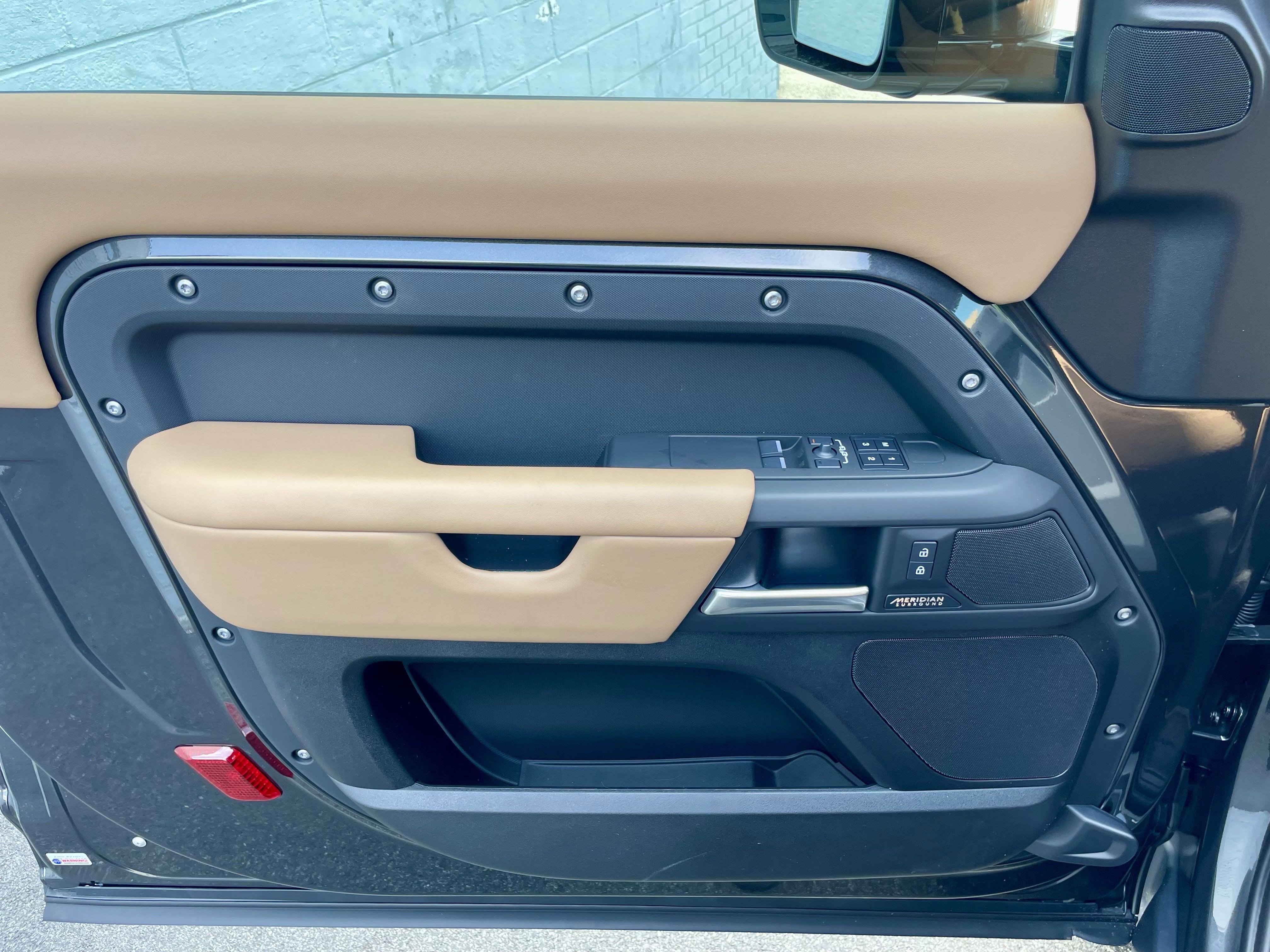 New 2025 Land Rover Defender 90 X-Dynamic SE image 12