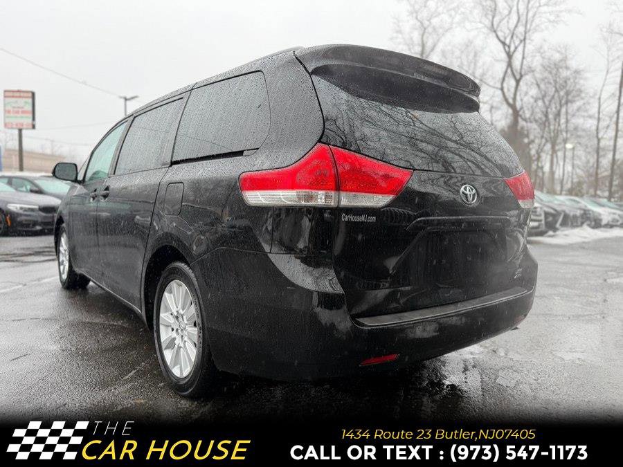 Used 2013 Toyota Sienna XLE image 8
