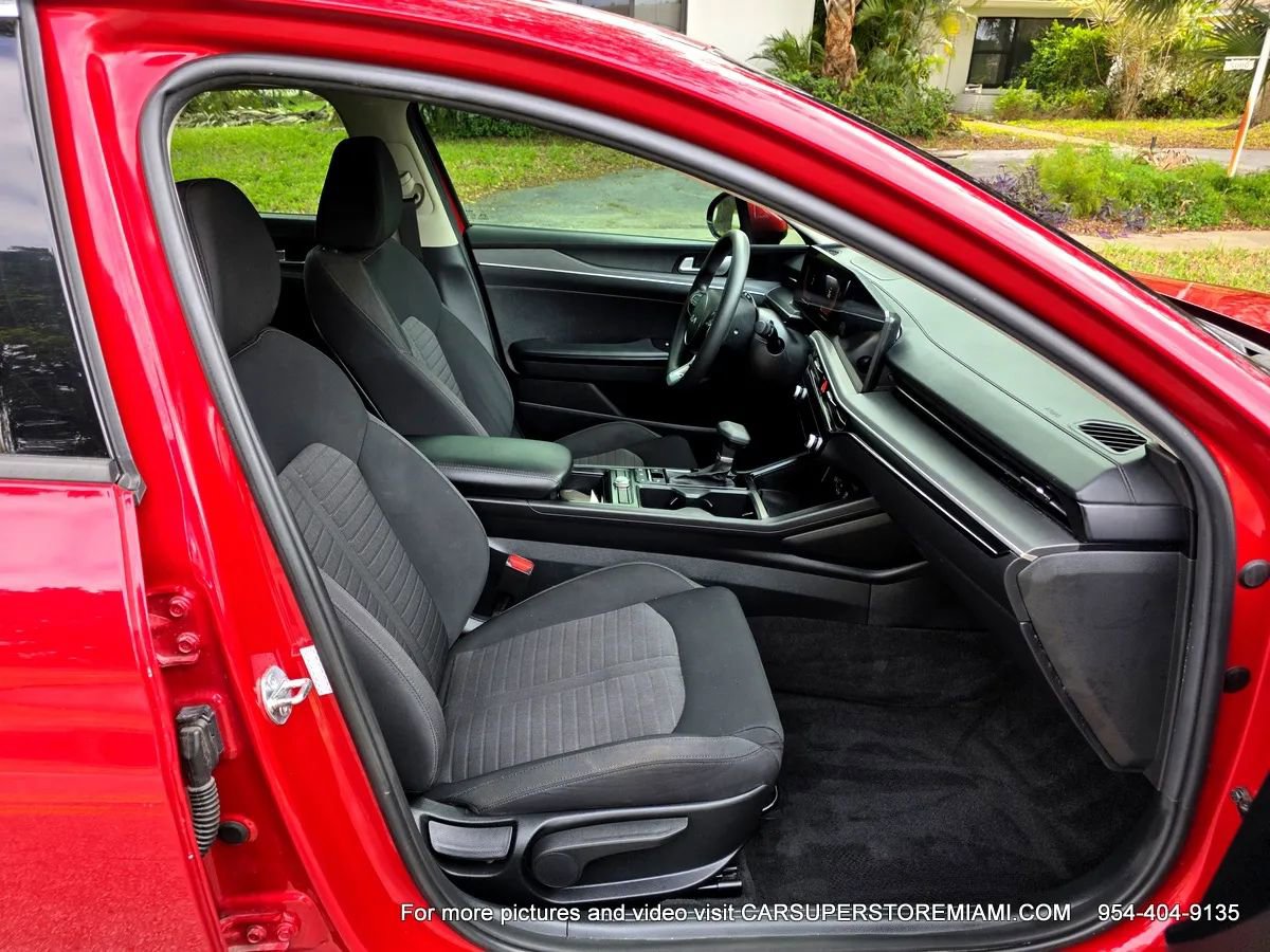 Used 2025 Kia K5 LXS image 32