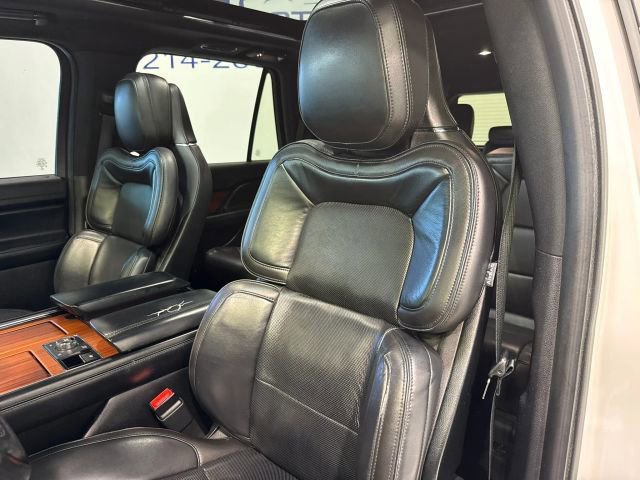 Used 2018 Lincoln Navigator Select w/ Technology Package RWD image 22