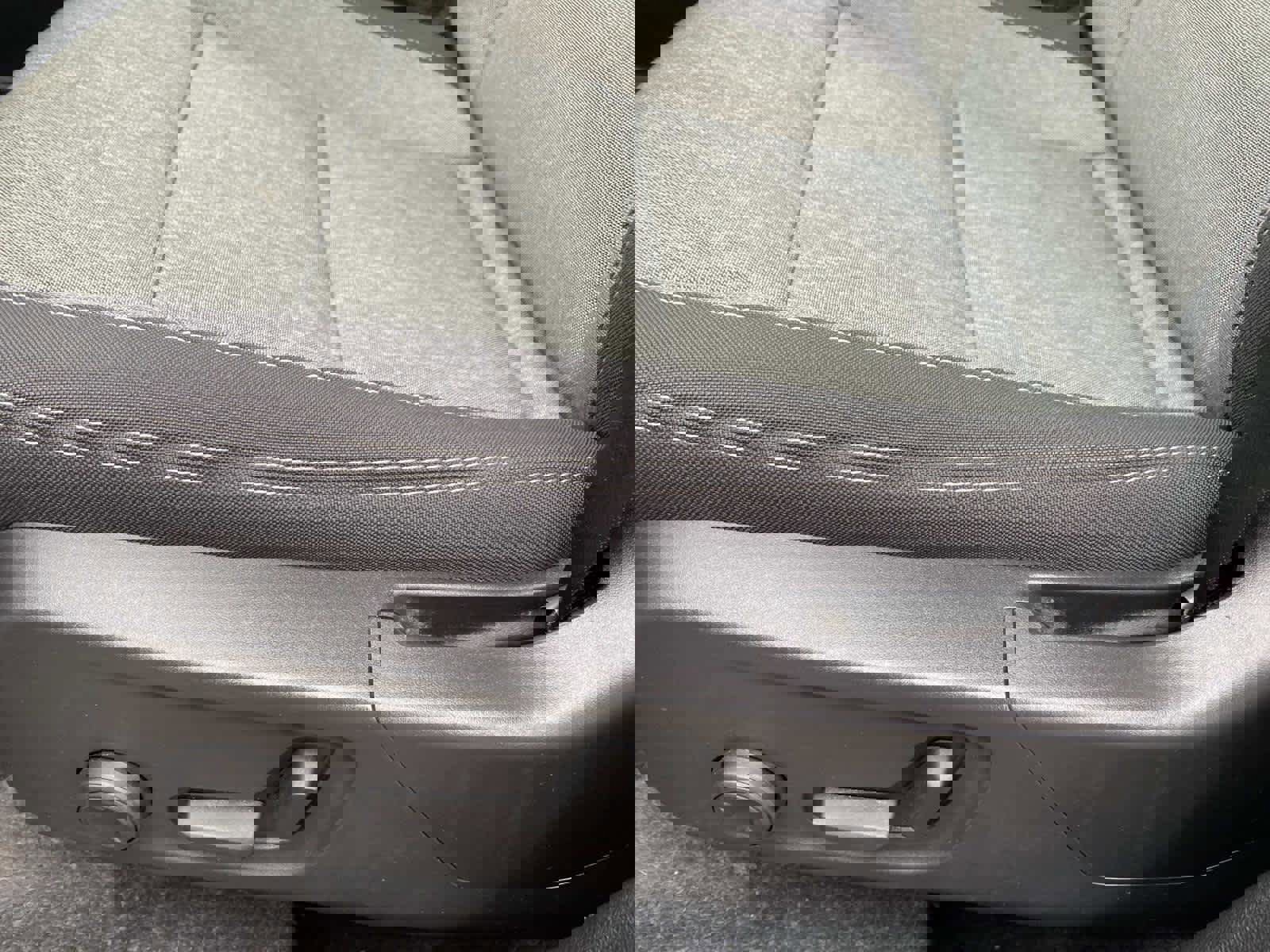 Used 2024 Volvo XC40 B5 Core image 22