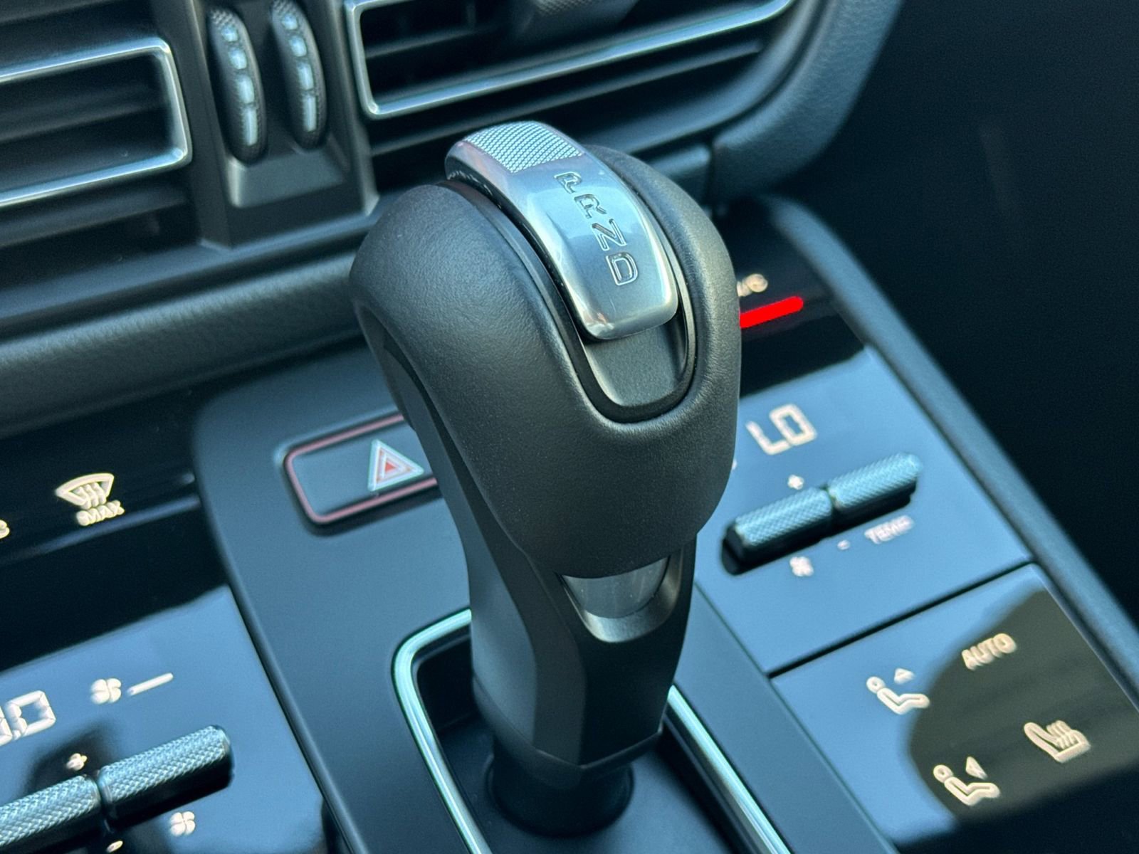 Certified 2025 Porsche Macan image 25