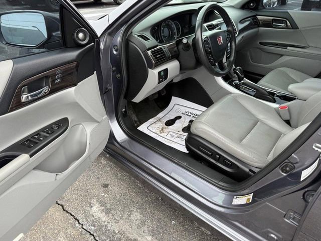 Used 2016 Honda Accord Touring image 18