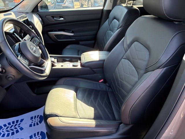 Certified 2025 Nissan Pathfinder Platinum w/ Cargo Package AWD/4WD image 13