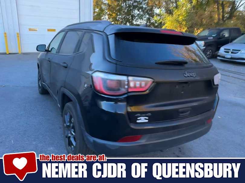 Used 2025 Jeep Compass Latitude w/ Convenience Group AWD/4WD image 7