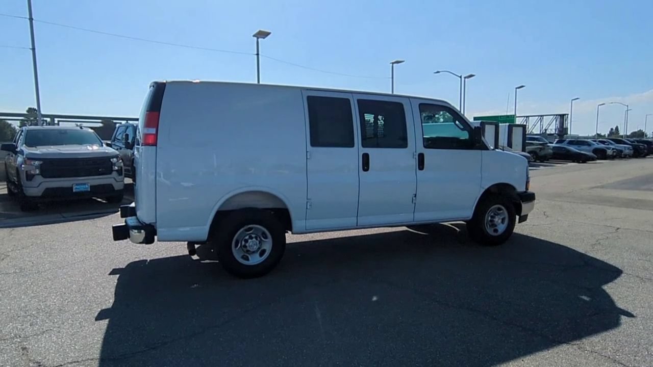 Used 2025 Chevrolet Express 2500 w/ Driver Convenience Package RWD image 8
