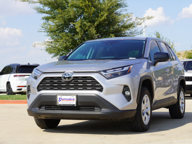 Used 2025 Toyota RAV4 LE AWD/4WD image 2