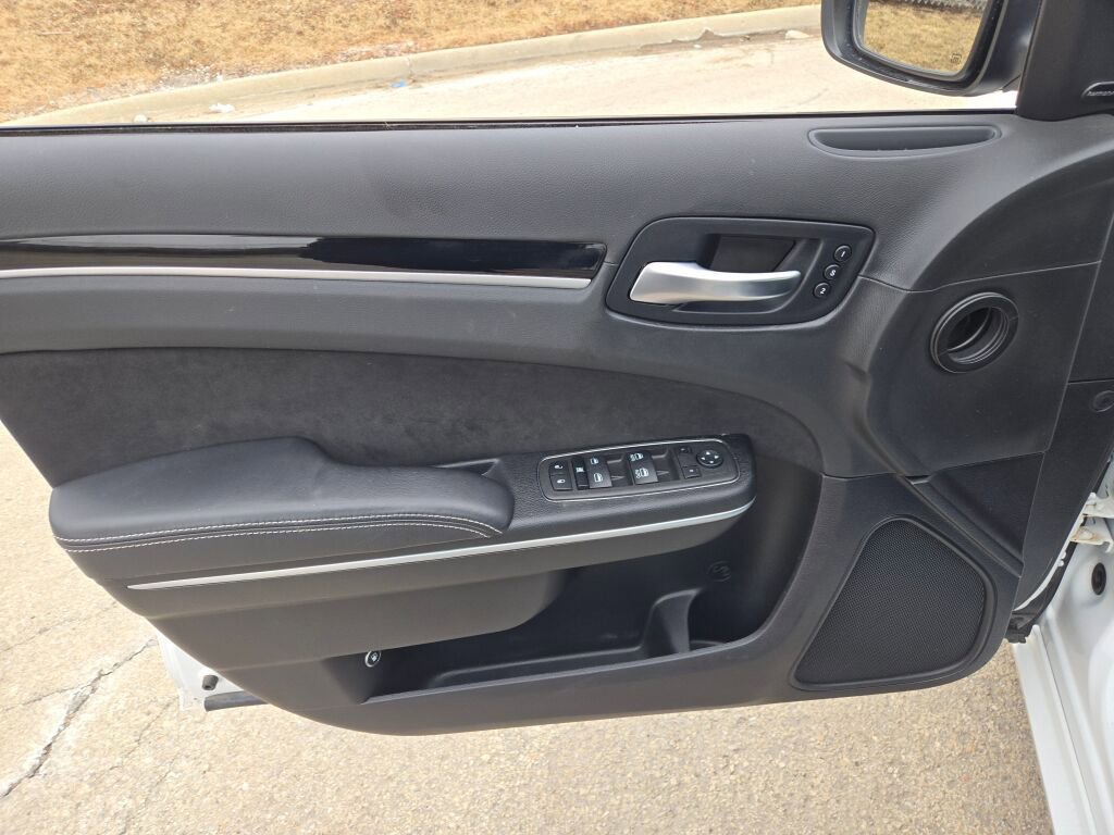 Used 2023 Chrysler 300 C image 18