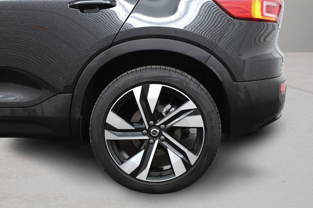 Used 2025 Volvo XC40 B5 Ultra AWD/4WD image 8