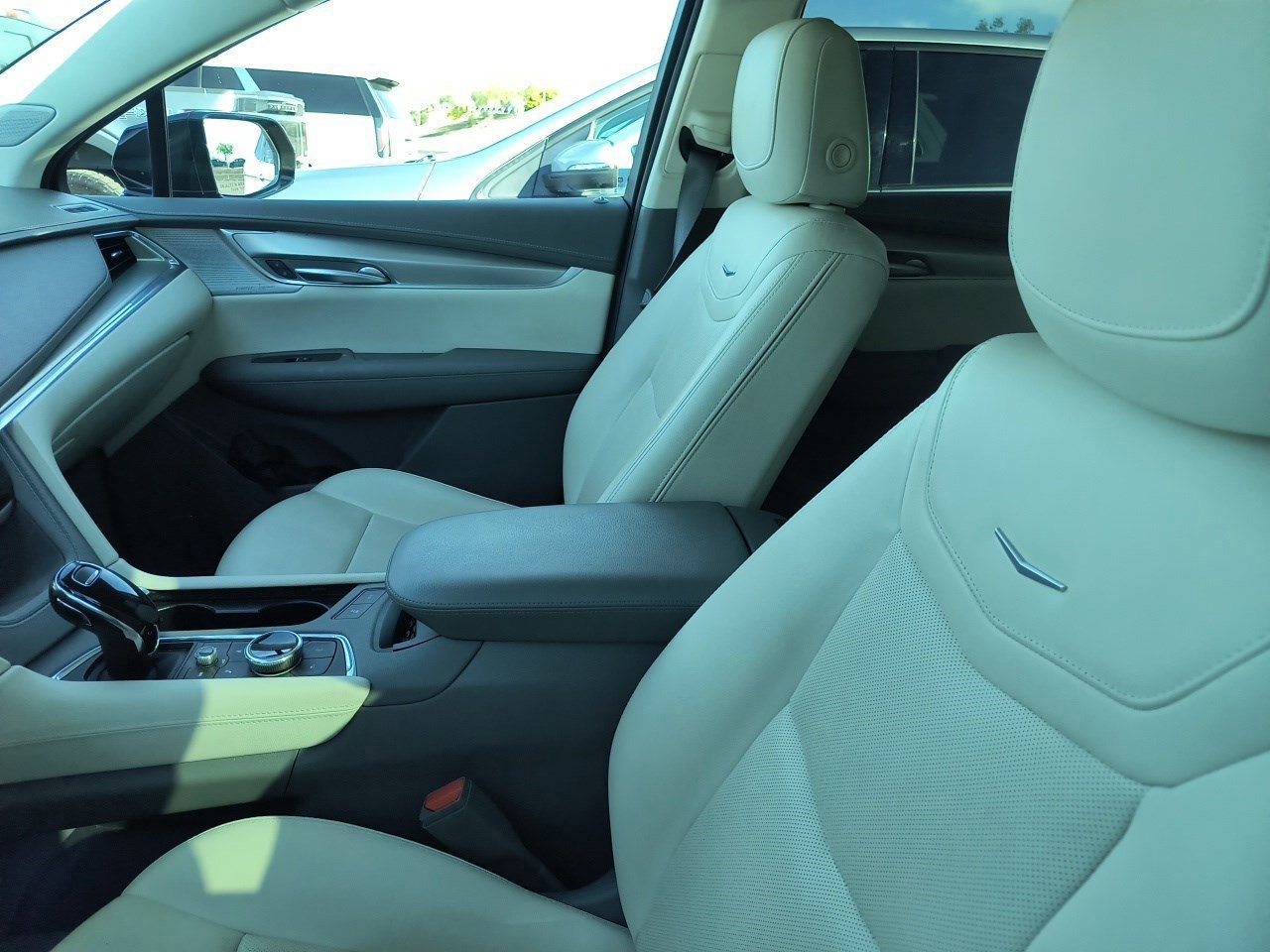 Certified 2023 Cadillac XT5 Premium Luxury w/ Technology Package image 3