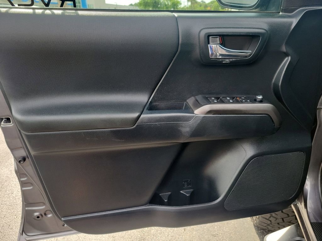 Used 2016 Toyota Tacoma TRD Sport w/ Towing Package image 16