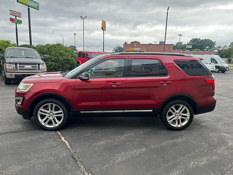 Used 2017 Ford Explorer XLT w/ Equipment Group 202A AWD/4WD image 5