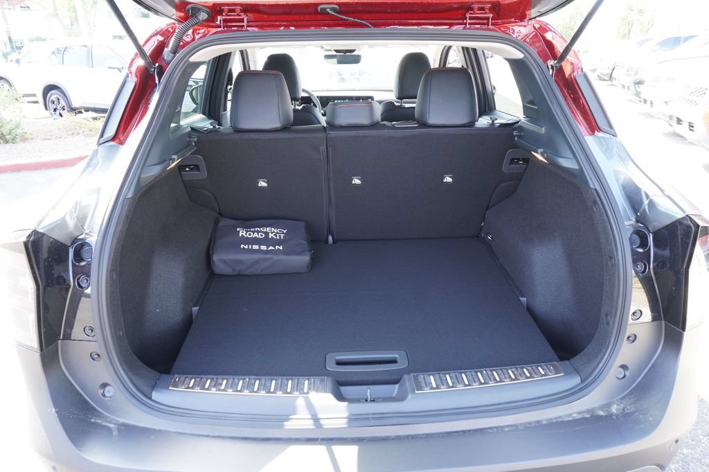 Certified 2025 Nissan Kicks SR w/ Illumination Package FWD image 8