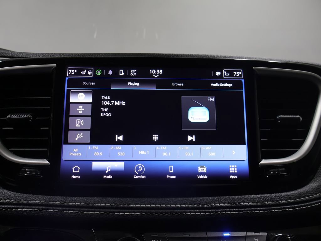 Used 2023 Chrysler Pacifica Touring-L image 25