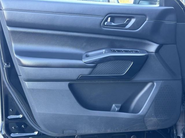 Used 2024 Nissan Pathfinder S image 13