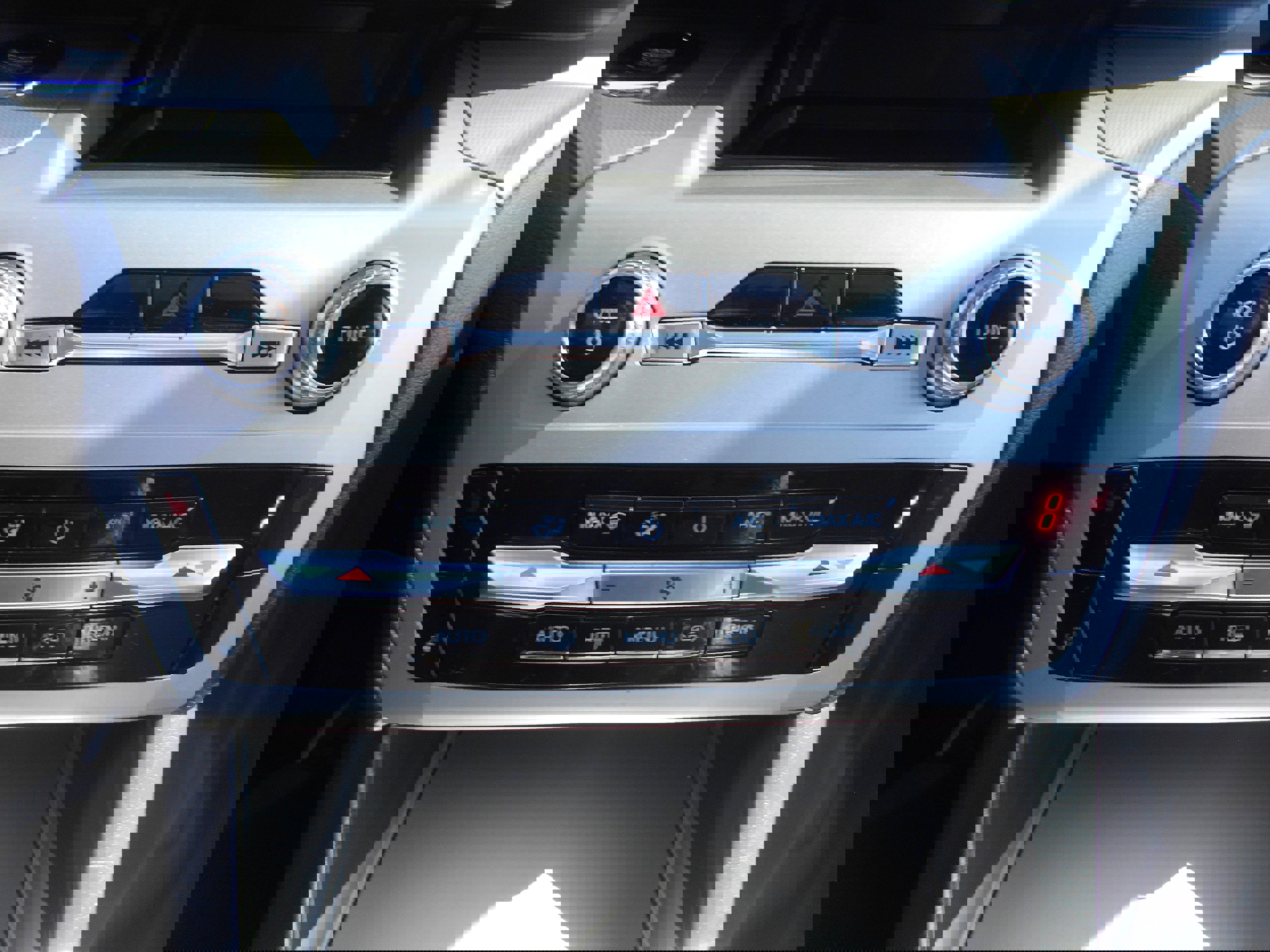 Used 2023 Ford Explorer XLT w/ Equipment Group 202A image 17