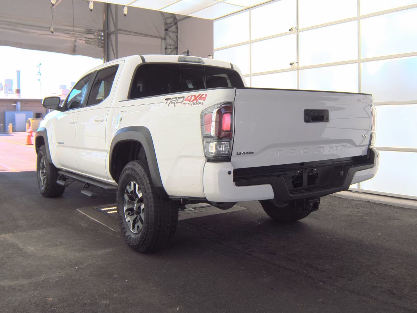 Used 2023 Toyota Tacoma TRD Off-Road w/ TRD Premium Off Road Package image 9