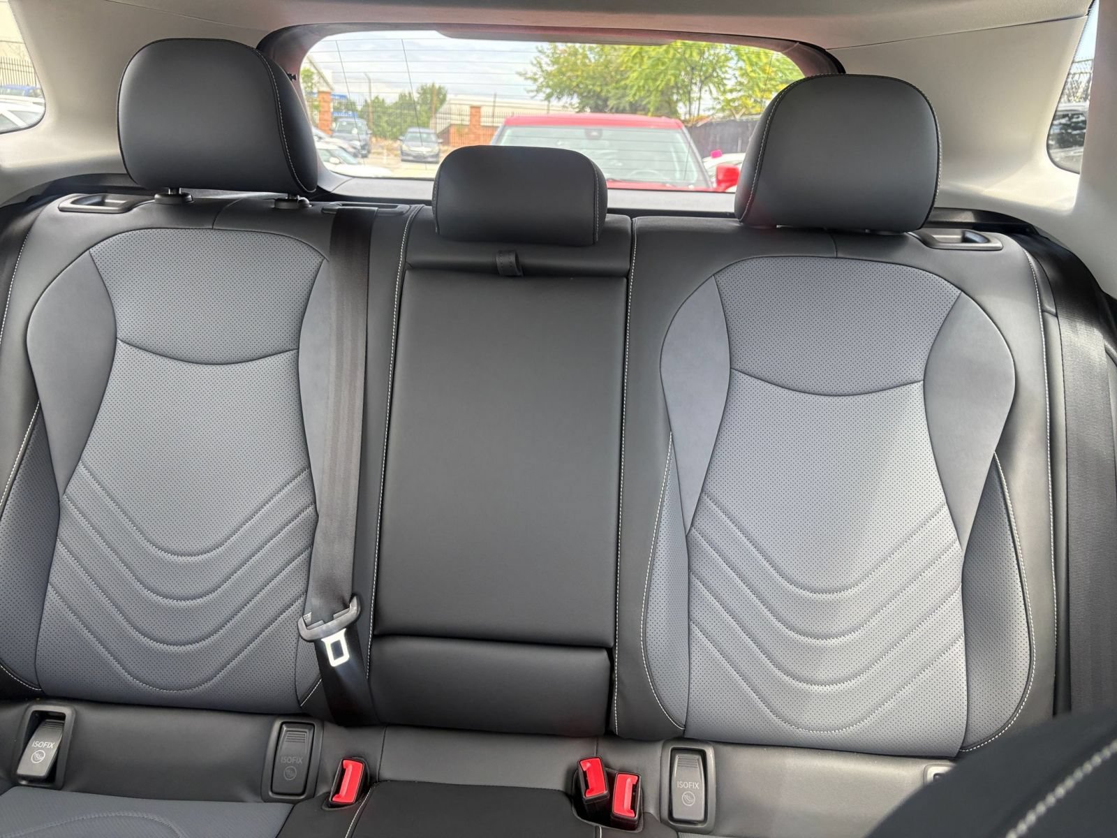 Used 2026 Volkswagen Tiguan SE AWD/4WD image 32