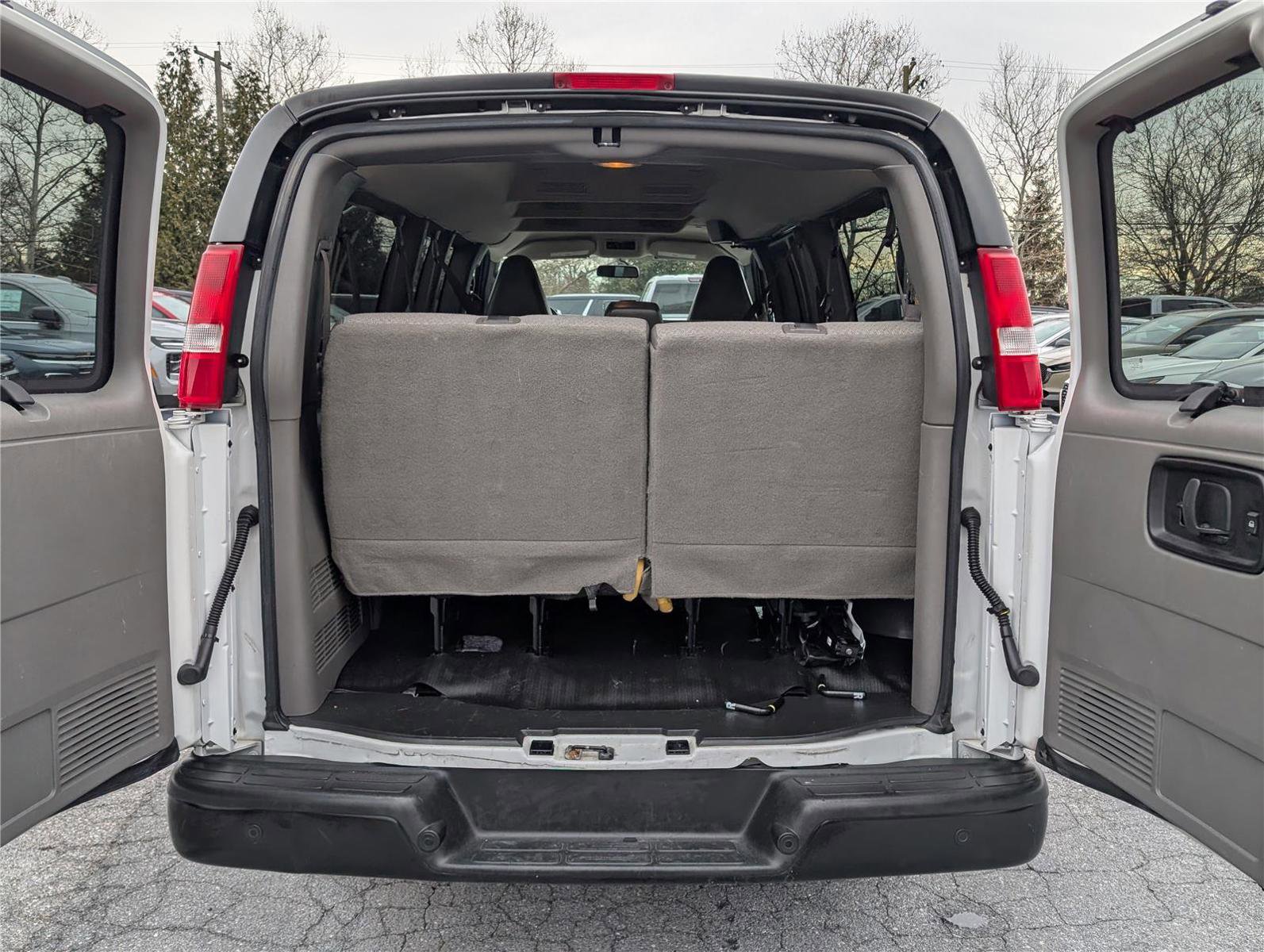 Used 2023 Chevrolet Express 3500 LS image 15