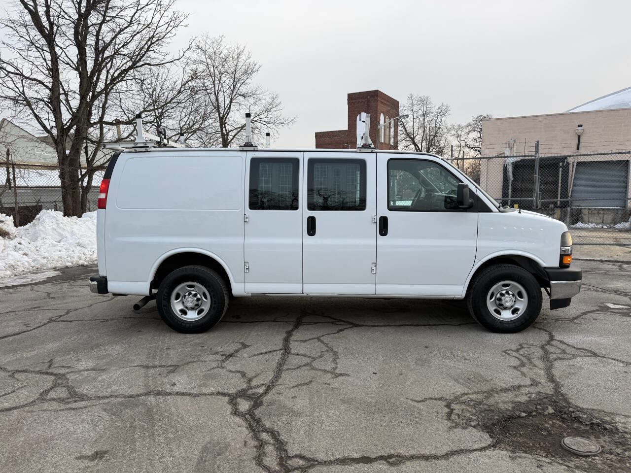 Used 2018 Chevrolet Express 2500 w/ Enhanced Convenience Package image 6