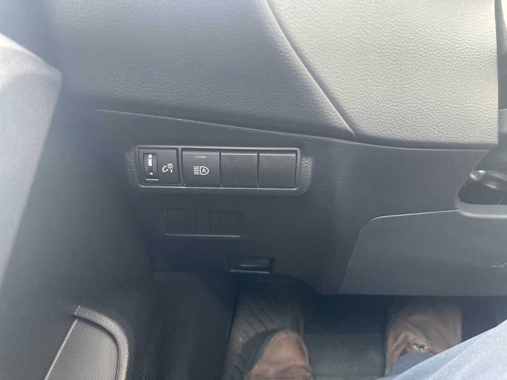 Used 2025 Toyota Corolla Cross LE w/ Moonroof Package image 26