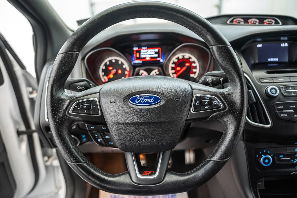Used 2017 Ford Focus ST FWD image 33