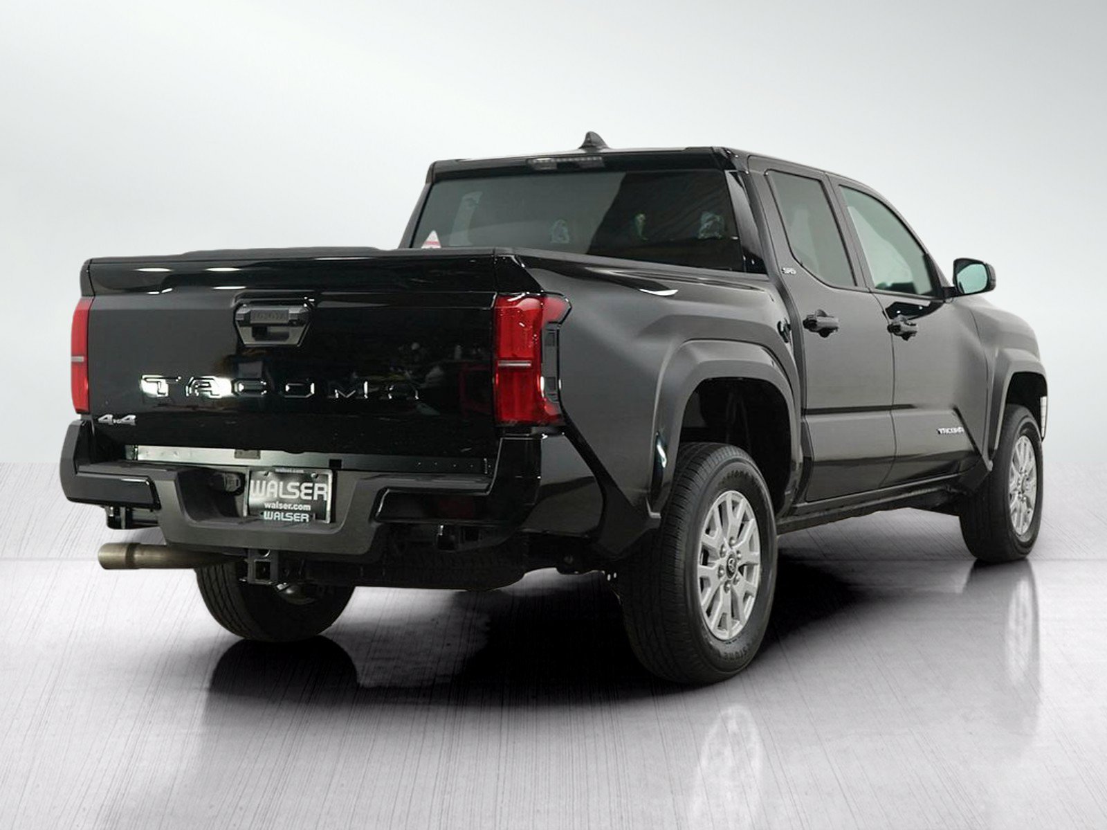 Used 2025 Toyota Tacoma SR5 AWD/4WD image 5