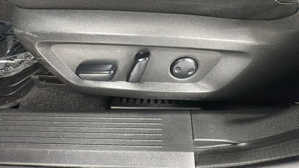 Used 2023 Nissan Rogue SV image 11