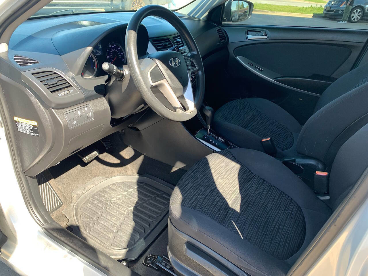 Used 2015 Hyundai Accent GS FWD image 11