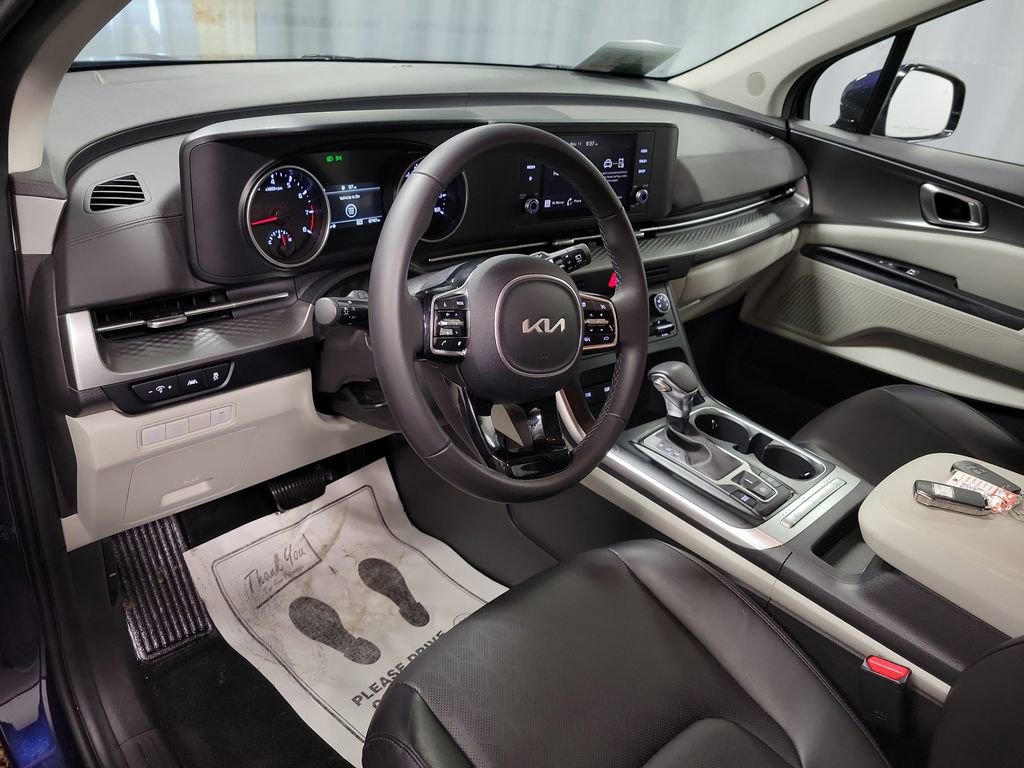 Used 2024 Kia Carnival LX image 13