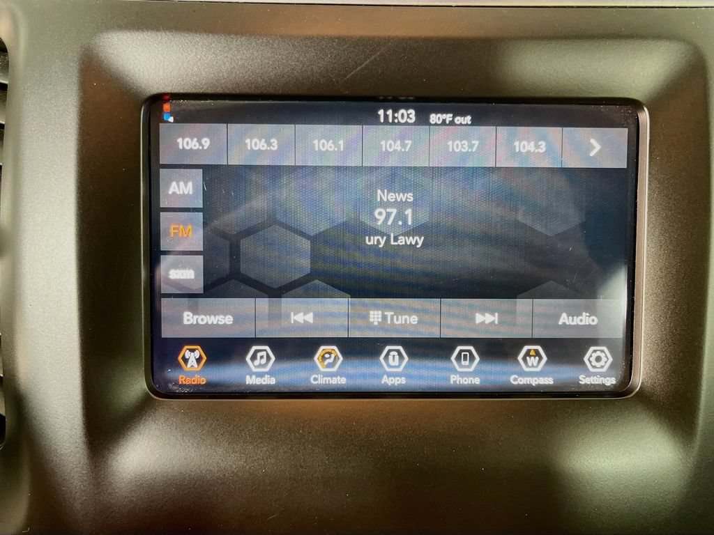 Used 2020 Jeep Cherokee Latitude Plus FWD image 18