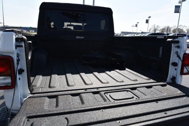 Used 2022 Jeep Gladiator Sport image 7