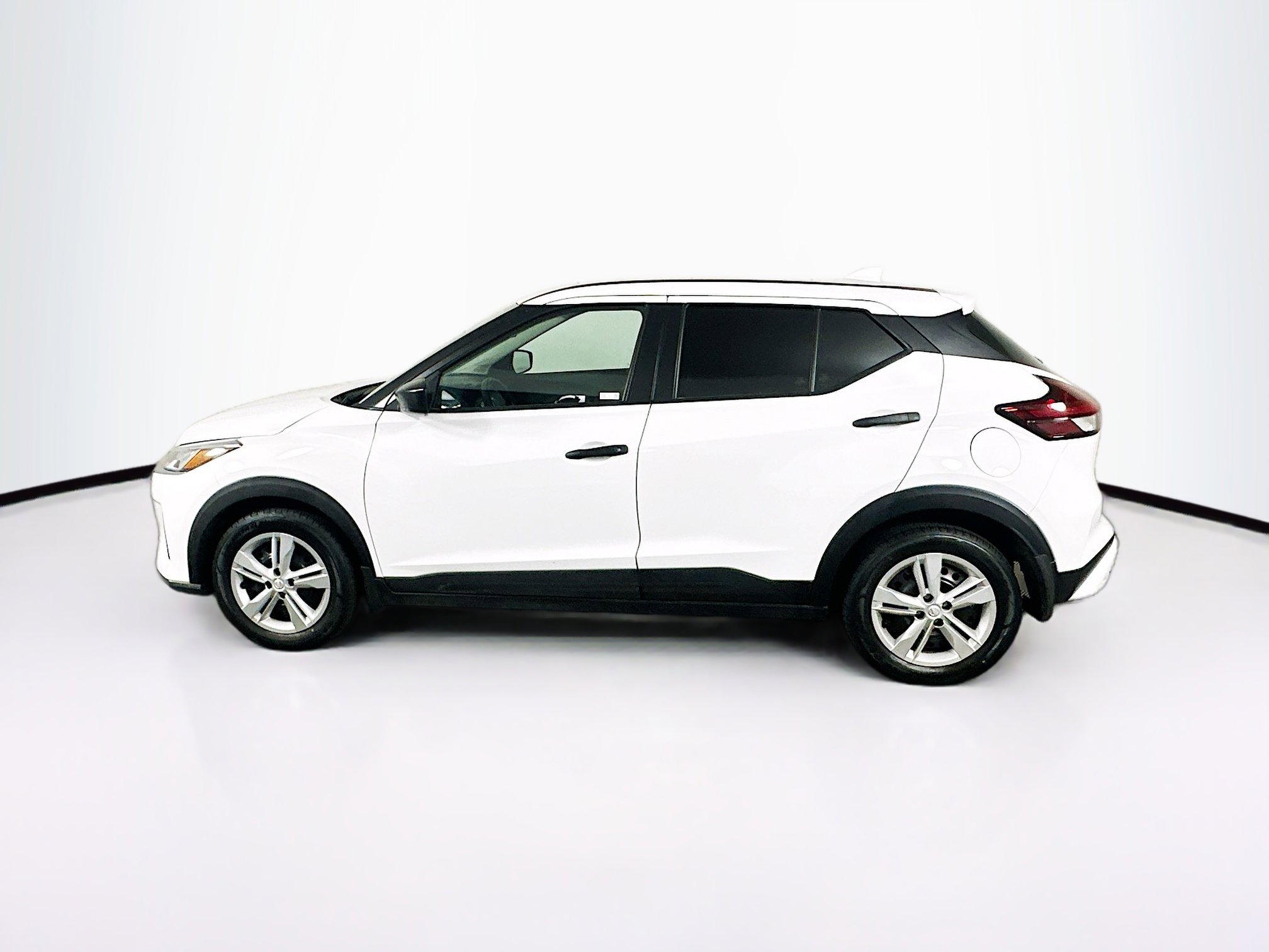 Used 2024 Nissan Kicks S image 4