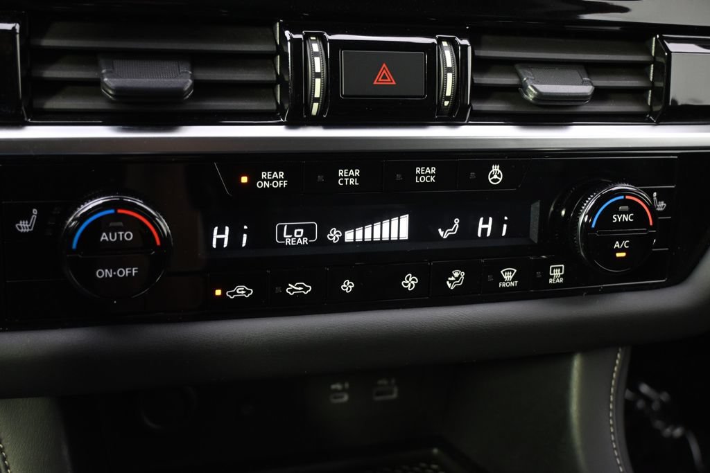 Used 2024 Nissan Pathfinder SL AWD/4WD image 32