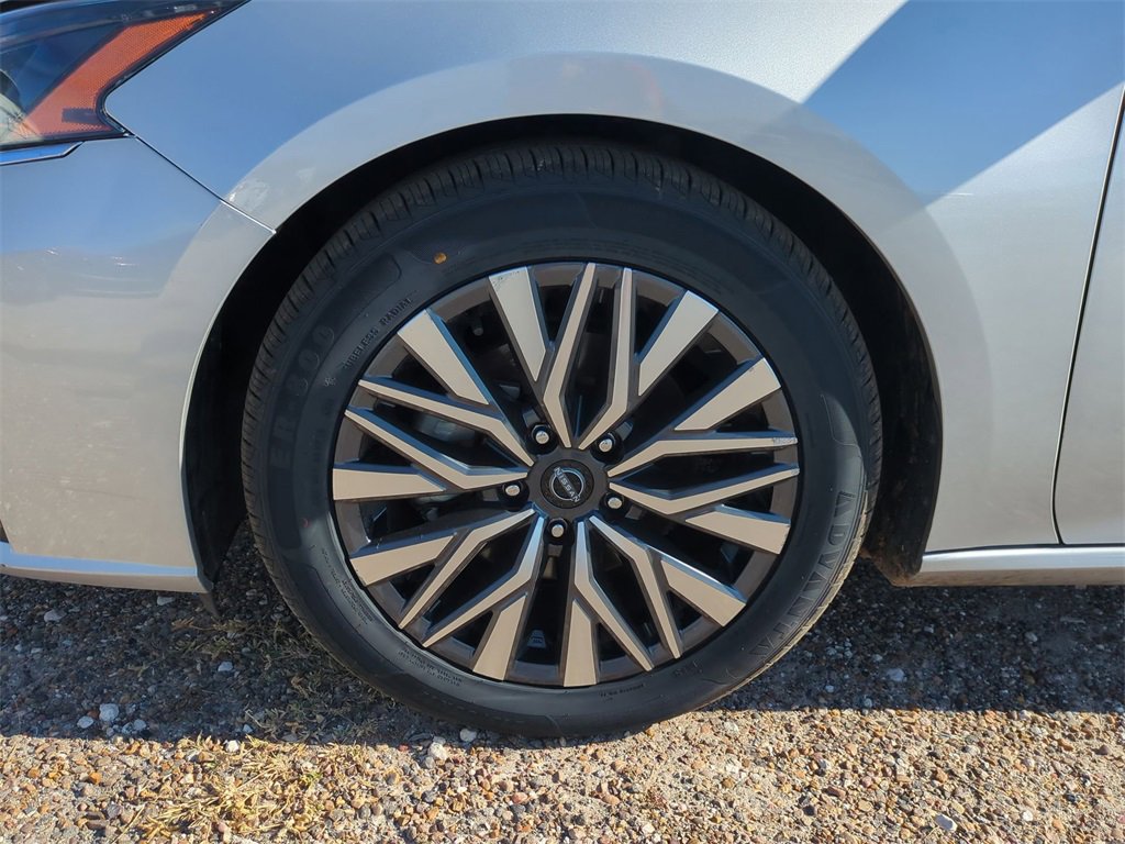 Used 2024 Nissan Altima 2.5 SV image 31