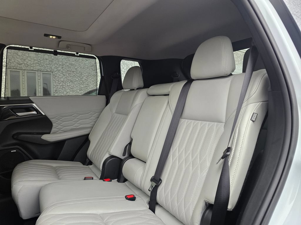 Used 2025 Mitsubishi Outlander SEL AWD/4WD image 14