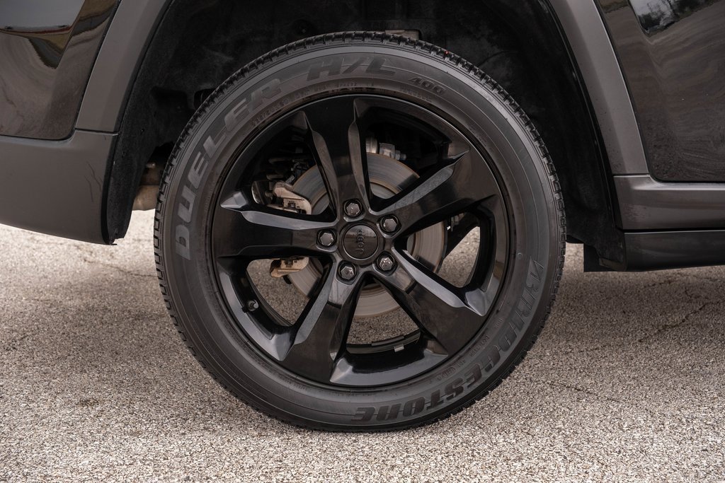 Used 2023 Jeep Grand Cherokee Altitude image 9