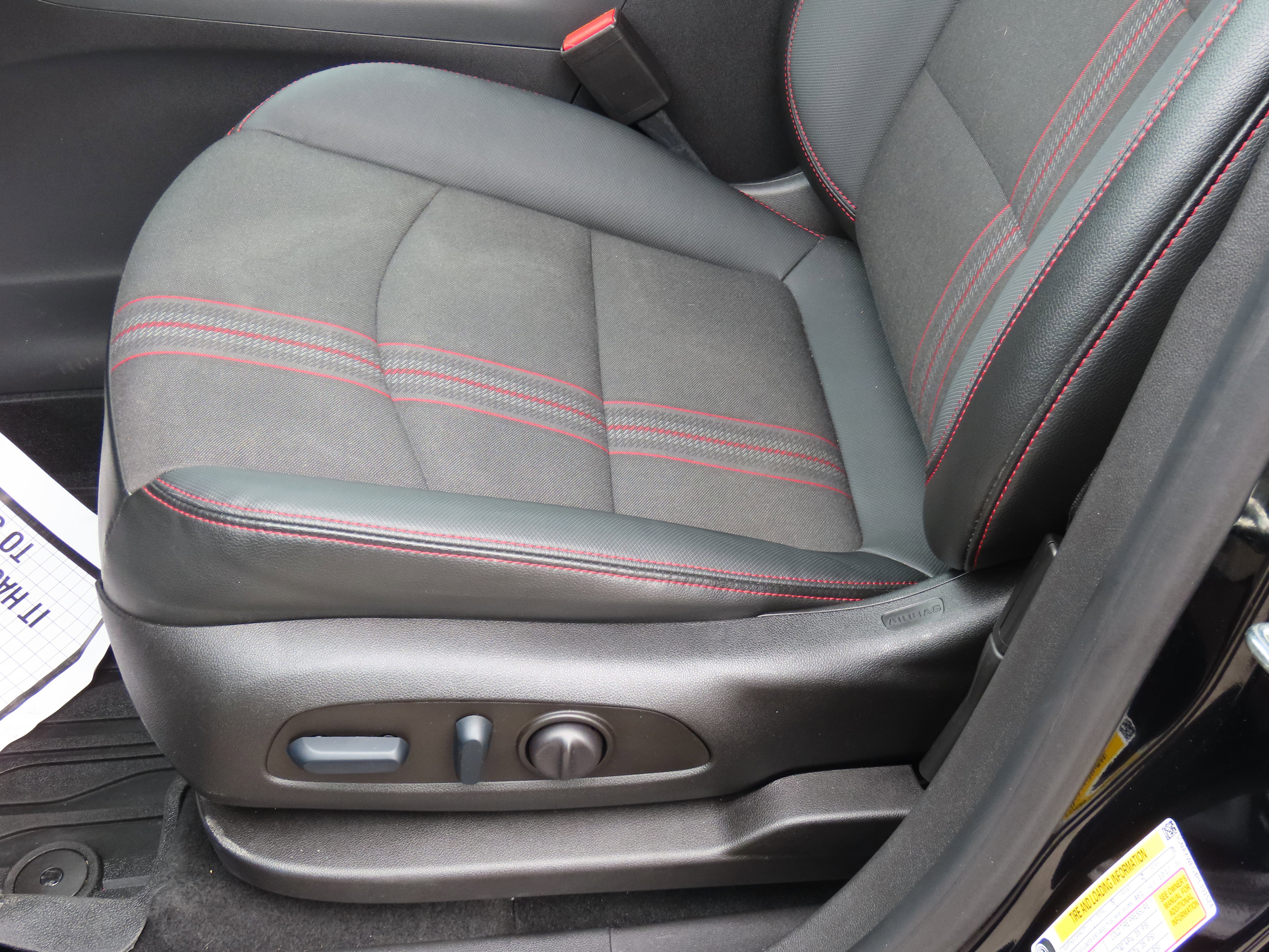 Used 2023 Chevrolet Equinox RS w/ LPO, Floor Liner Package image 37