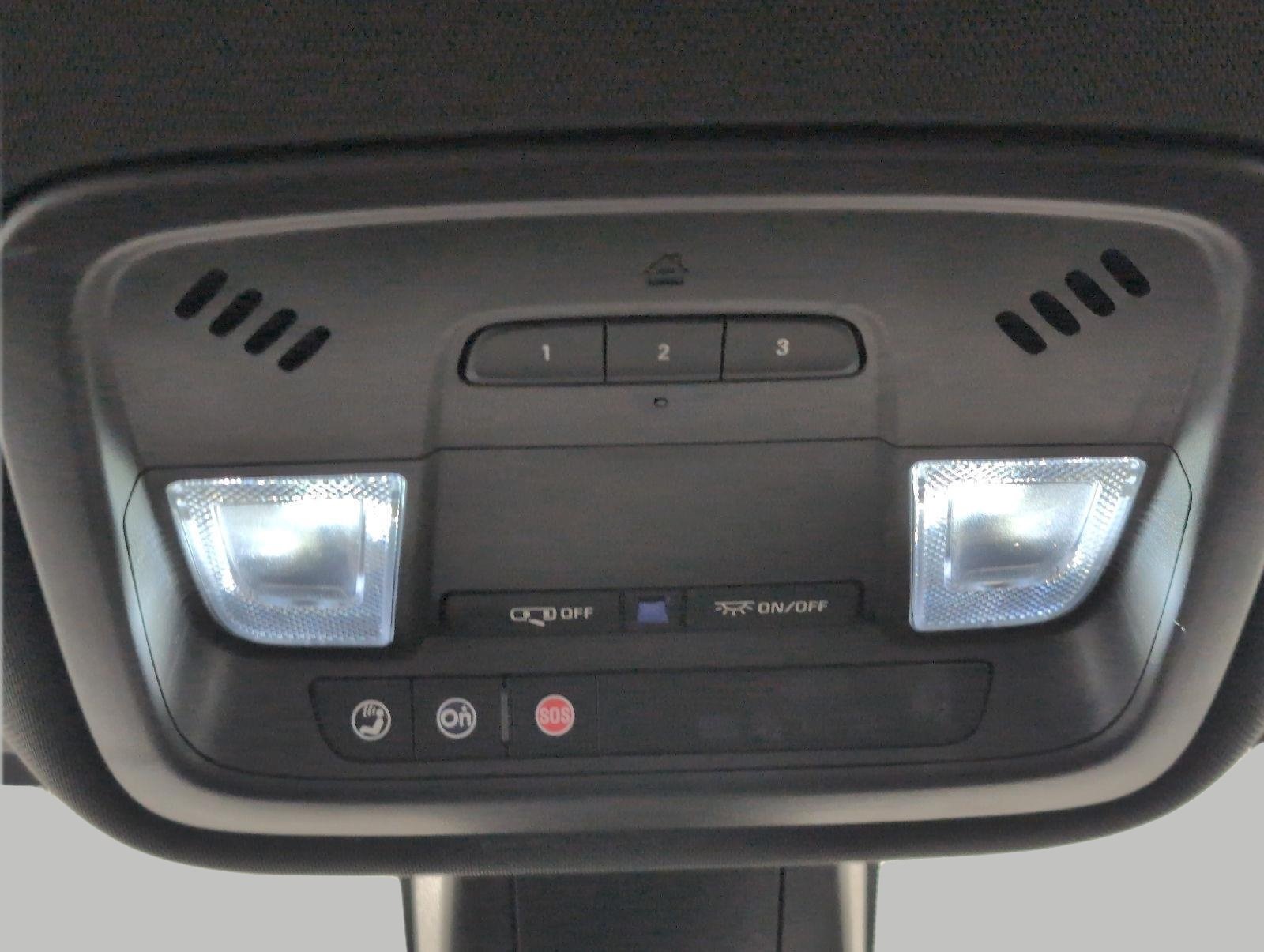 Used 2023 Chevrolet Traverse LT AWD/4WD image 18
