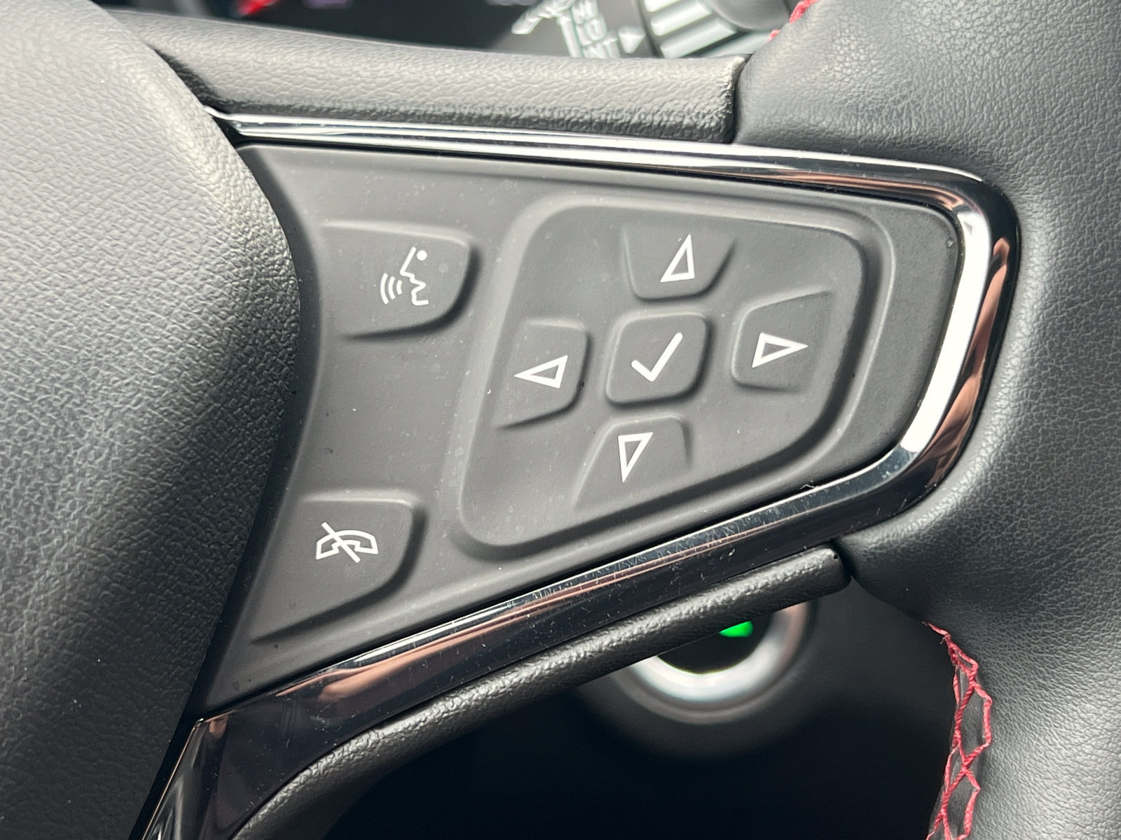 Used 2024 Chevrolet Equinox RS w/ RS Leather Package AWD/4WD image 25