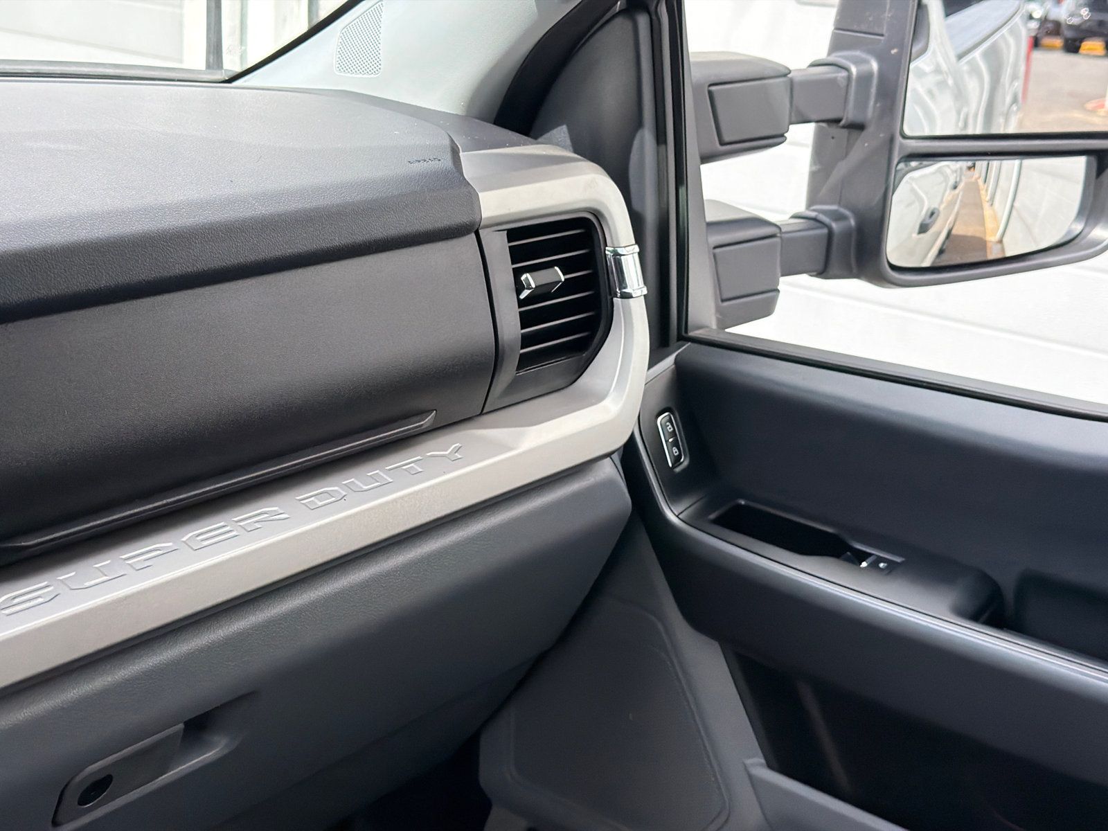 Used 2025 Ford F350 XLT AWD/4WD image 32