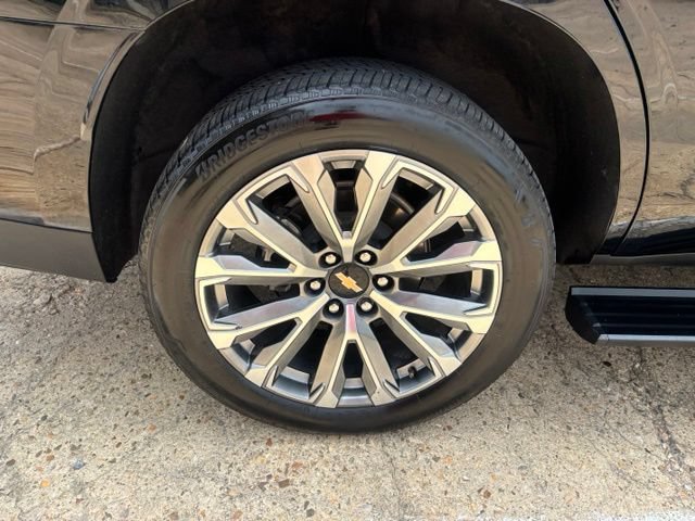 Used 2025 Chevrolet Tahoe High Country AWD/4WD image 9
