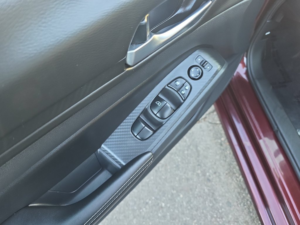 Used 2025 Nissan Altima 2.5 SV FWD image 11