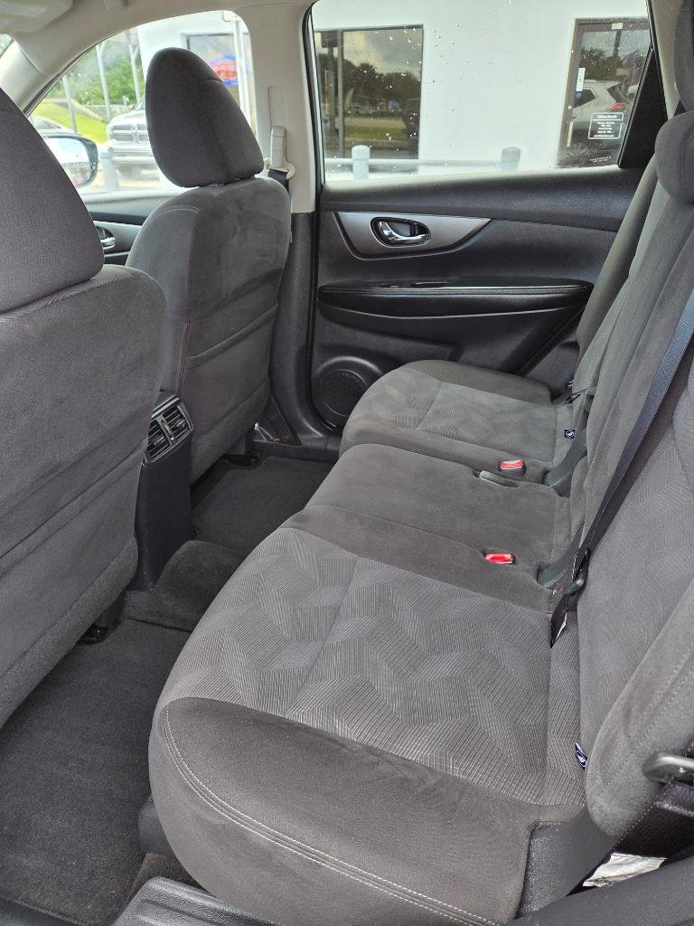 Used 2016 Nissan Rogue SV FWD image 10