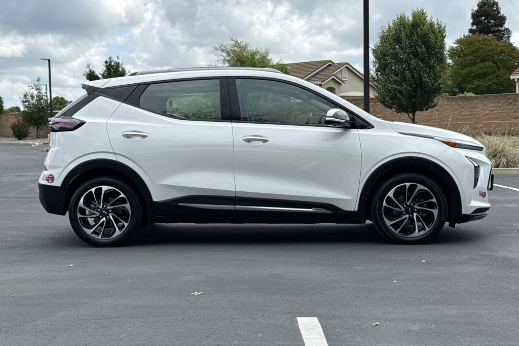 Used 2023 Chevrolet Bolt EUV Premier w/ Sun & Sound Package FWD image 10