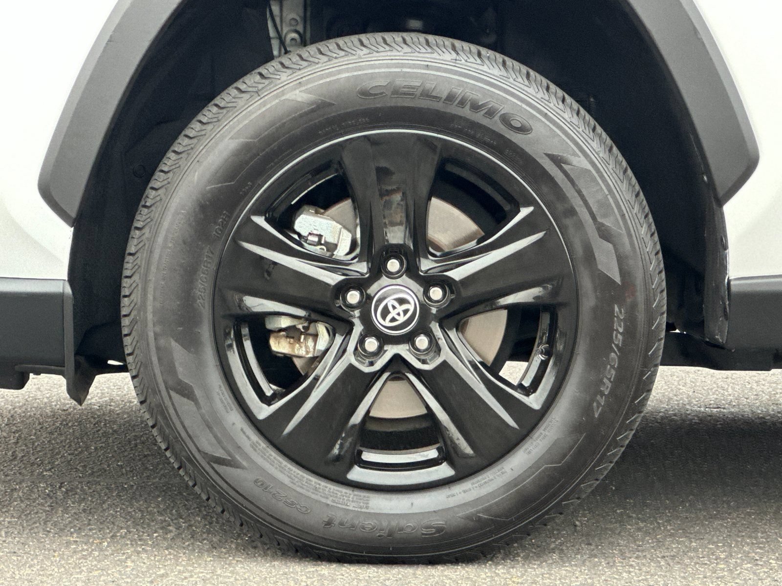 Used 2025 Toyota RAV4 XLE FWD image 23