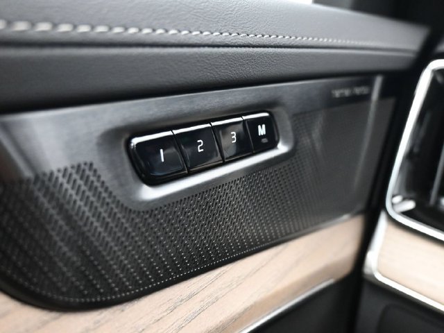 New 2026 Volvo XC90 B6 Plus w/ Protection Package Premier AWD/4WD image 36
