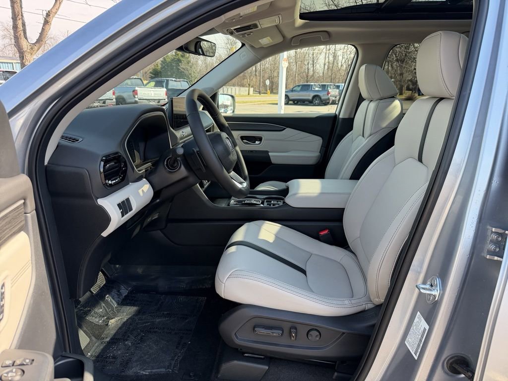New 2026 Honda Pilot Touring image 12