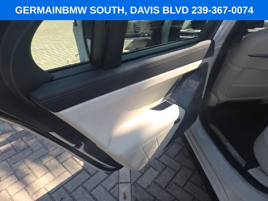 Certified 2025 BMW 760i xDrive AWD/4WD image 39