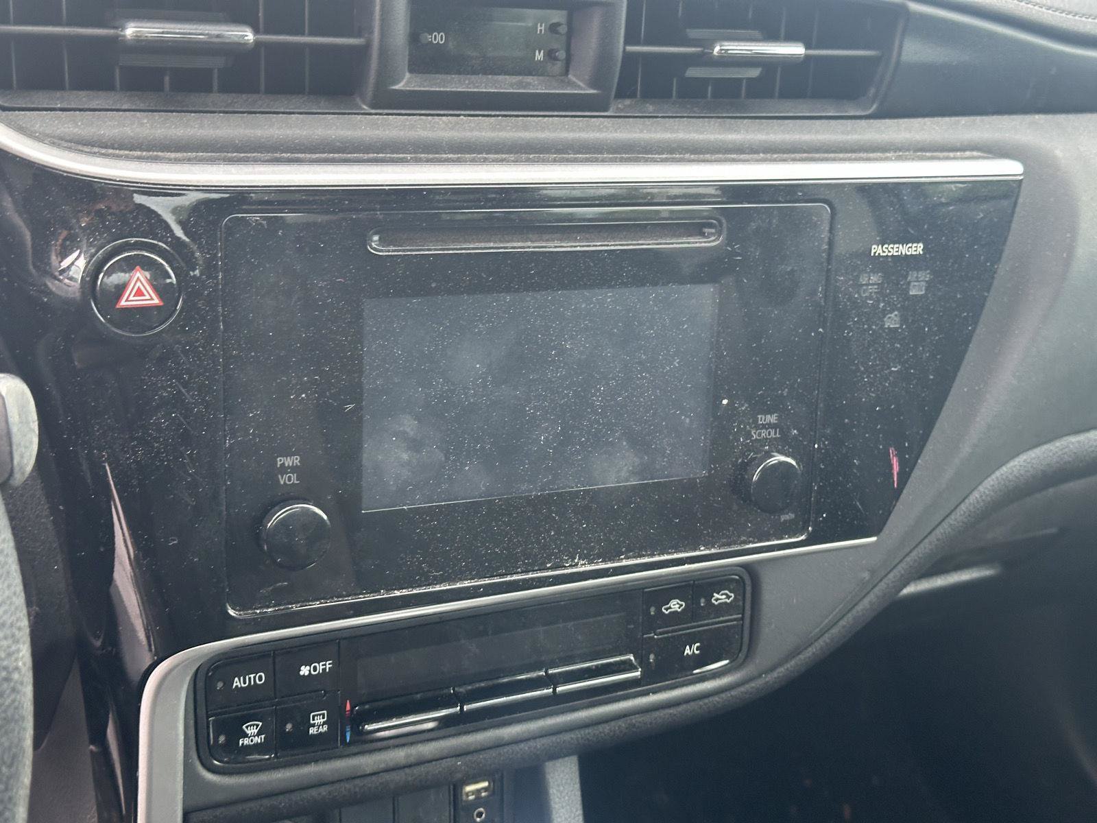 Used 2017 Toyota Corolla LE FWD image 11